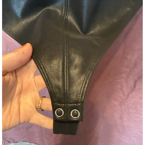 New Good American Black Better Than Leather High-Neck Thong Bodysuit Size 7 4XL - Picture 6 of 10